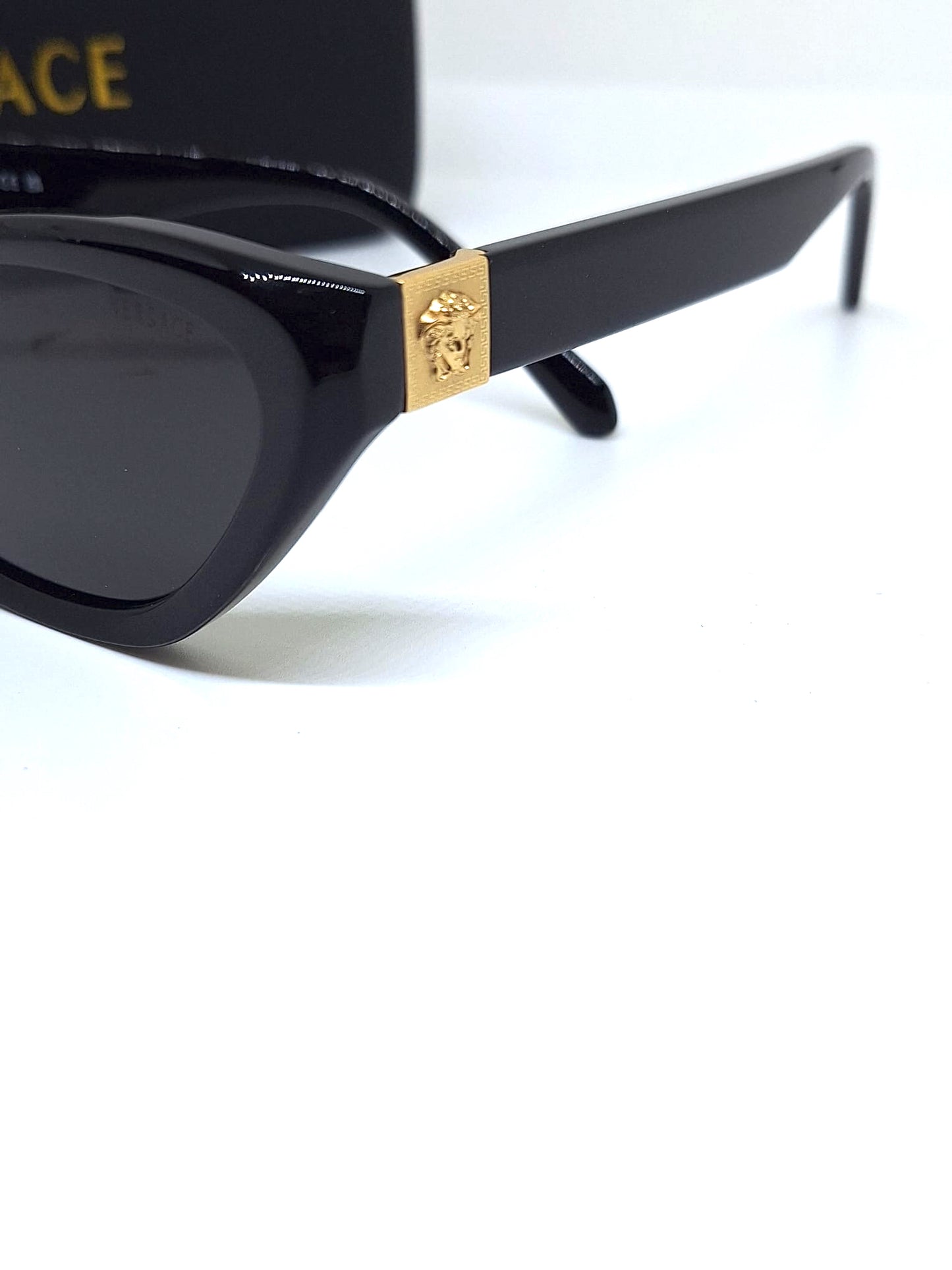 Versace 3356 con piccolissimo difetto.